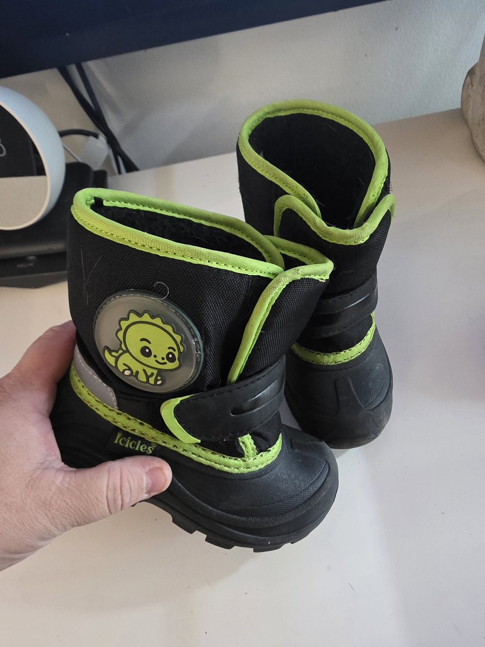 Kids Black and Neon Green Winter Boots - Botte Hiver Bebe Gr8 Neuf